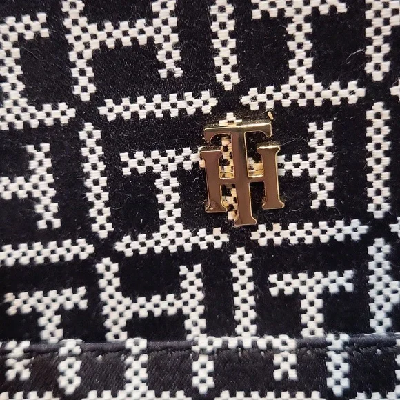 Tommy Hilfiger Crossbody Bag - Picture 4 of 12